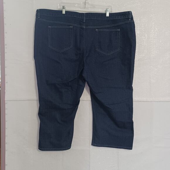 L.L. Bean Favorite Fit Straight Slimming Jeans Women’s Size 26 Blue Denim Capri - Picture 2 of 9